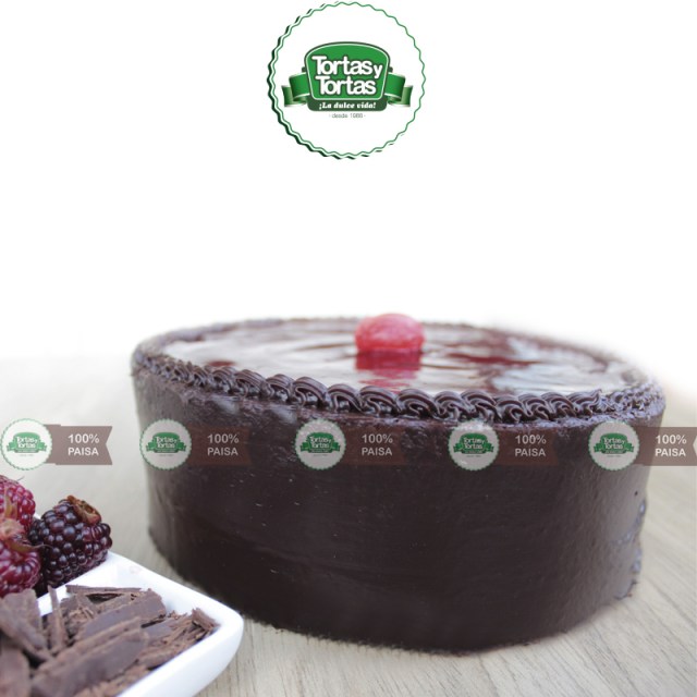 Torta de chocolate y mora